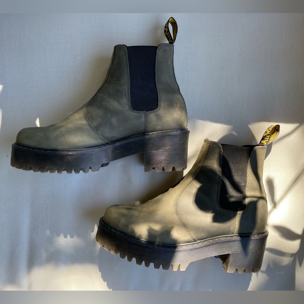 Dr. Martens Rometty olive green size 8